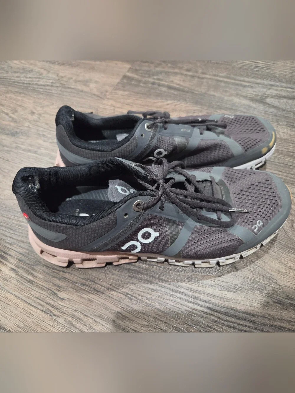 On Running Womens Athletic Sneakers in Black and Gray Size 8.5 Well Loved